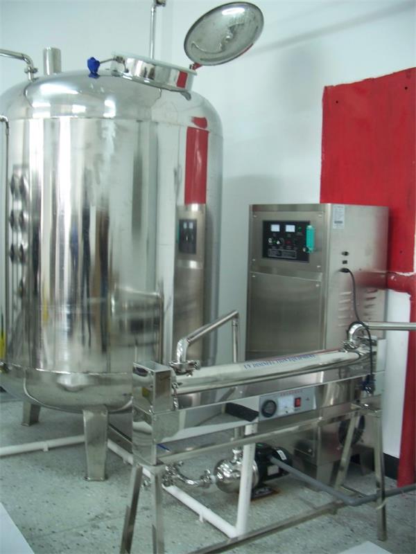 1533178438132469.jpg 臭氧機(jī)+反應(yīng)罐.jpg